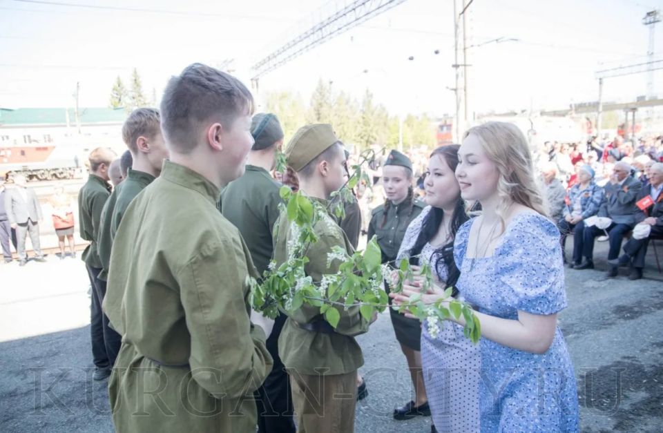 Сегодня на первой пассажирской платформе центрального железнодорожного вокзала города Кургана состоялась торжественная встреча легендарного Поезда Победы в рамках празднования 81-й годовщины Победы в Великой Отечественной... Сегодня на первой пассажирской платформе центрального железнодорожного вокзала города Кургана состоялась торжественная встреча легендарного Поезда Победы в рамках празднования 81-й годовщины Победы в Великой Отечественной...