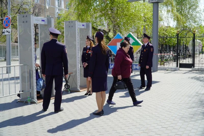 Сотрудники полиции Зауралья обеспечили охрану порядка при проведении праздничных мероприятий, посвященных Дню Победы Сотрудники полиции Зауралья обеспечили охрану порядка при проведении праздничных мероприятий, посвященных Дню Победы