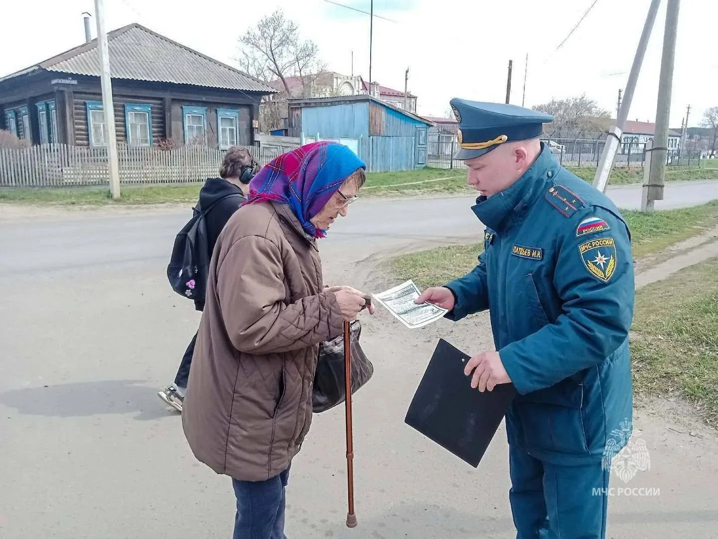 Сотрудники областного чрезвычайного ведомства напоминают гражданам о требованиях особого противопожарного режима в майские праздники Сотрудники областного чрезвычайного ведомства напоминают гражданам о требованиях особого противопожарного режима в майские праздники