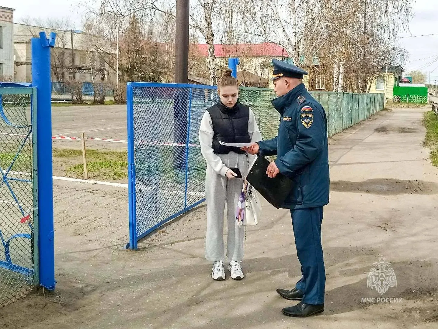 Сотрудники областного чрезвычайного ведомства напоминают гражданам о требованиях особого противопожарного режима в майские праздники Сотрудники областного чрезвычайного ведомства напоминают гражданам о требованиях особого противопожарного режима в майские праздники