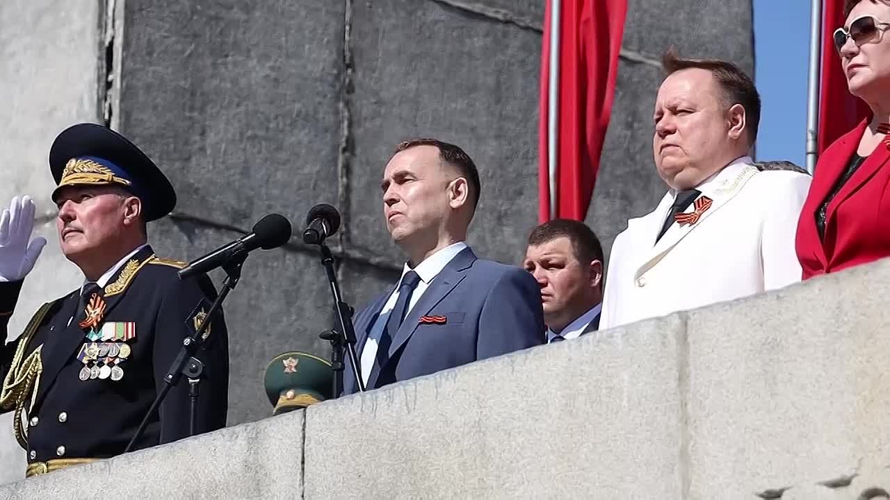 В День Победы в Городе трудовой доблести Кургане на параде вспоминали подвиг земляков-героев Великой Отечественной войны