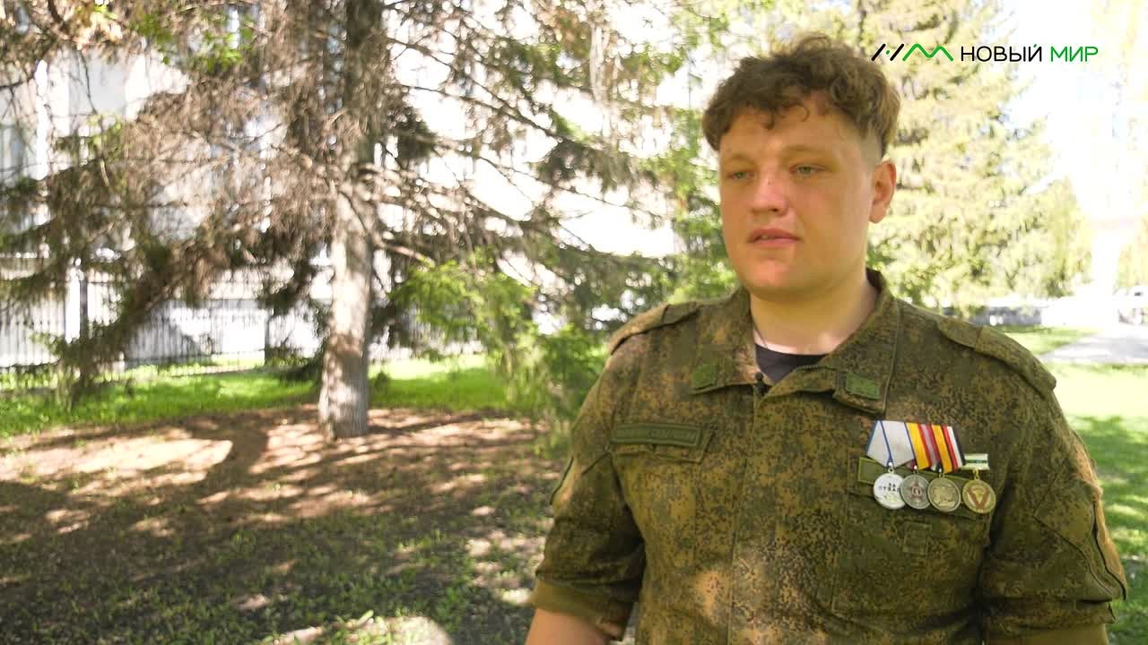 О боевом пути прадеда Ивана Ананьина, который прошёл всю войну в сапёрном подразделении, в рамках проекта «Нового мира» «Они прошли через пламя и дым» рассказал ветеран СВО, участник программы «Сила V Героях» Алексей Ананьин