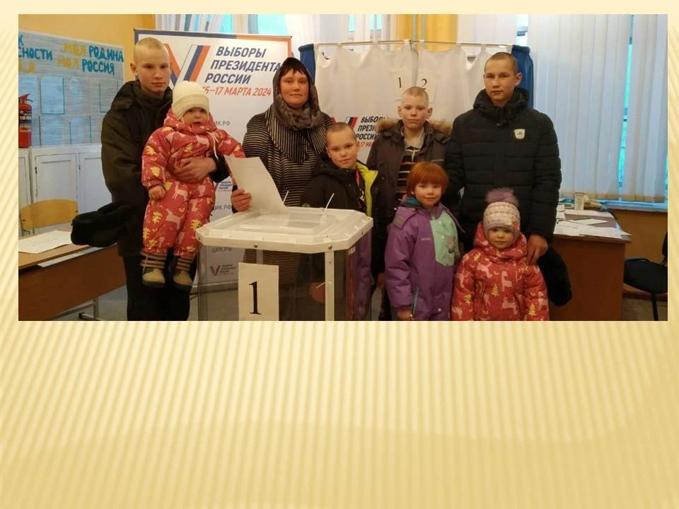 В Избирательной комиссии Курганской области обновлена экспозиция лучших фотографий, посвященных теме выборов В Избирательной комиссии Курганской области обновлена экспозиция лучших фотографий, посвященных теме выборов
