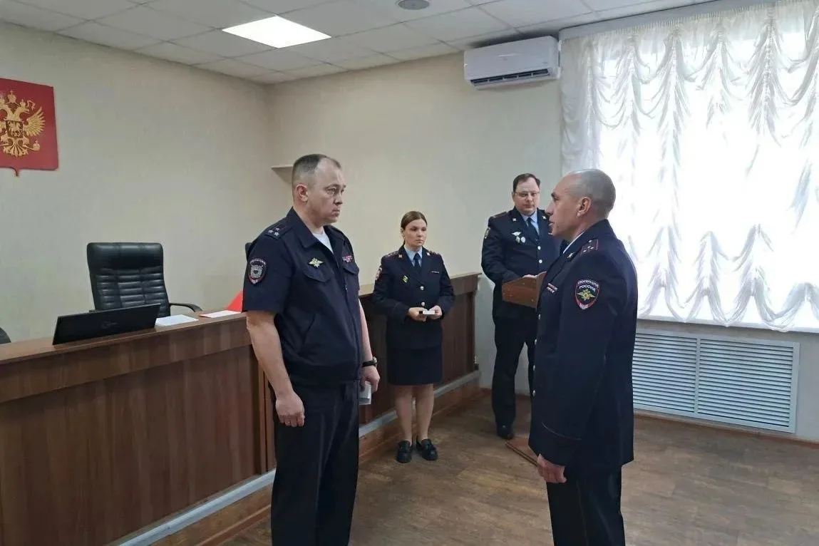 В региональном УМВД поздравили с профессиональным праздником сотрудников охранно-конвойной службы В региональном УМВД поздравили с профессиональным праздником сотрудников охранно-конвойной службы