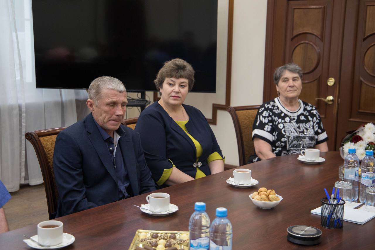 Антон Науменко: Сегодня встретился с семьями наших бойцов, которые проходят службу в зоне специальной военной операции Антон Науменко: Сегодня встретился с семьями наших бойцов, которые проходят службу в зоне специальной военной операции
