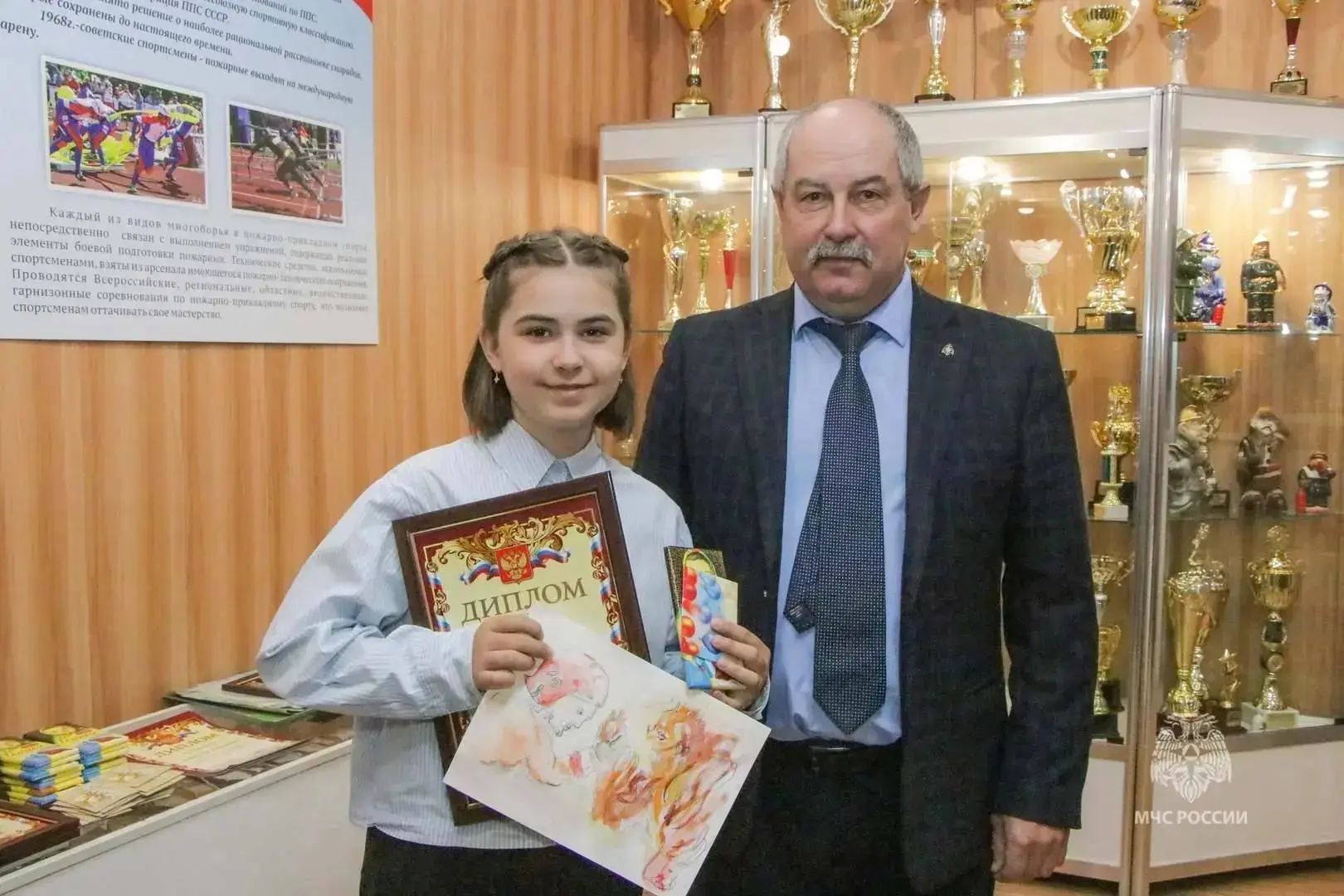 В Главном управлении наградили победителей и участников конкурса рисунков, посвящённого Дню пожарной охраны России В Главном управлении наградили победителей и участников конкурса рисунков, посвящённого Дню пожарной охраны России