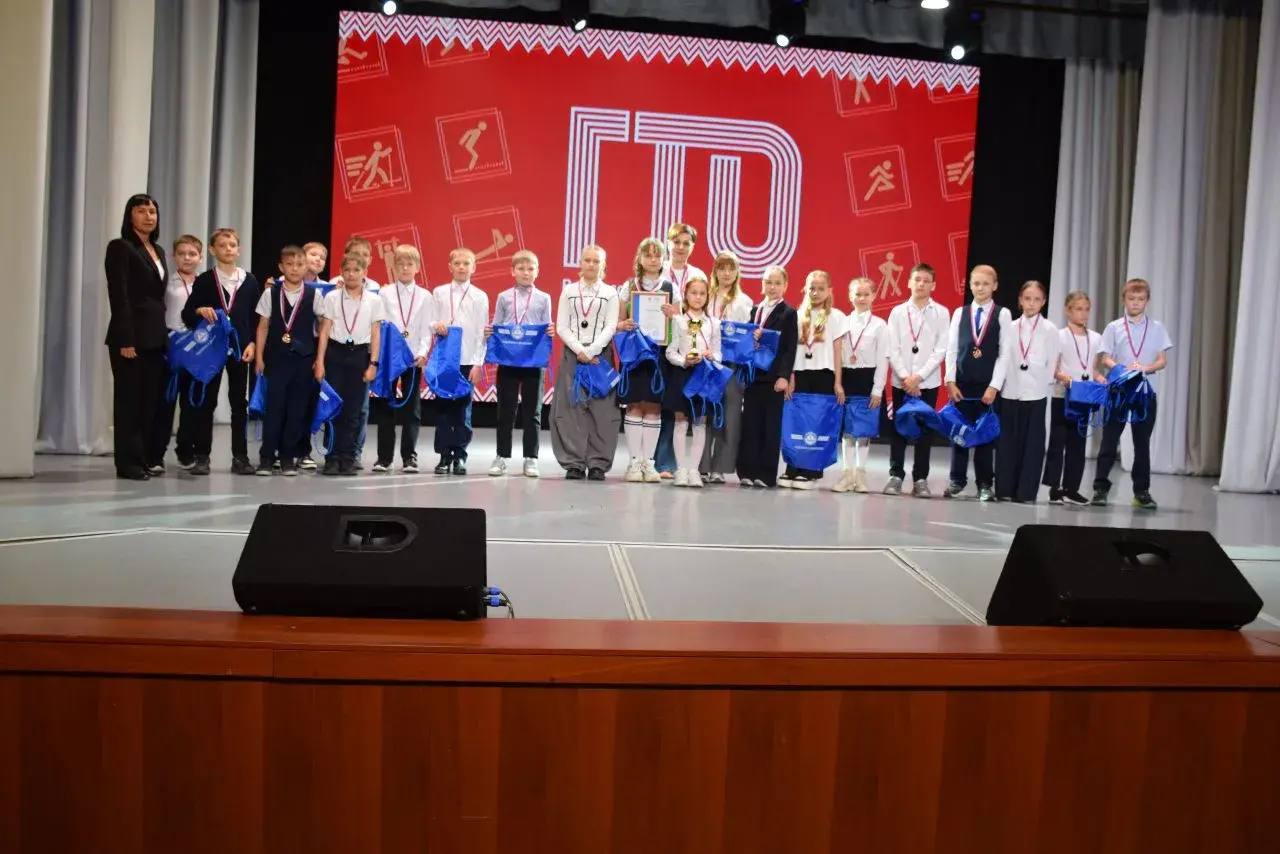 В Кургане на базе Дома культуры им. М. Горького сегодня состоялась торжественная церемония награждения победителей Спартакиады среди работников городских школ, зимнего фестиваля Всероссийского физкультурно-спортивного... В Кургане на базе Дома культуры им. М. Горького сегодня состоялась торжественная церемония награждения победителей Спартакиады среди работников городских школ, зимнего фестиваля Всероссийского физкультурно-спортивного...