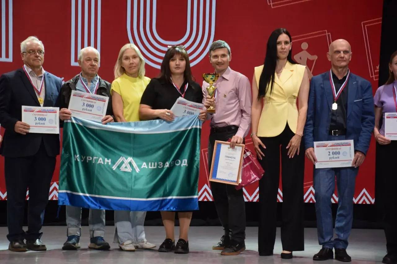 В Кургане на базе Дома культуры им. М. Горького сегодня состоялась торжественная церемония награждения победителей Спартакиады среди работников городских школ, зимнего фестиваля Всероссийского физкультурно-спортивного... В Кургане на базе Дома культуры им. М. Горького сегодня состоялась торжественная церемония награждения победителей Спартакиады среди работников городских школ, зимнего фестиваля Всероссийского физкультурно-спортивного...