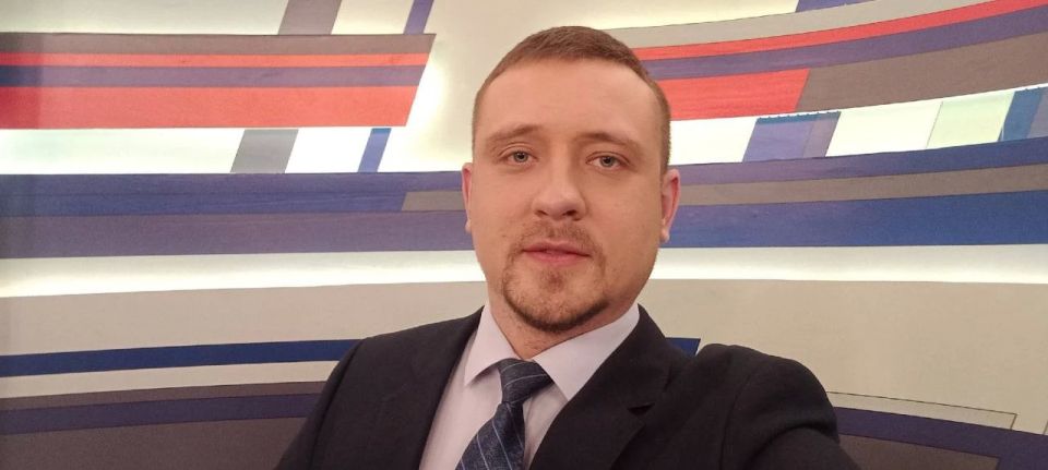 Сегодня день рождения празднует ведущий новостей, корреспондент Александр Мироненко