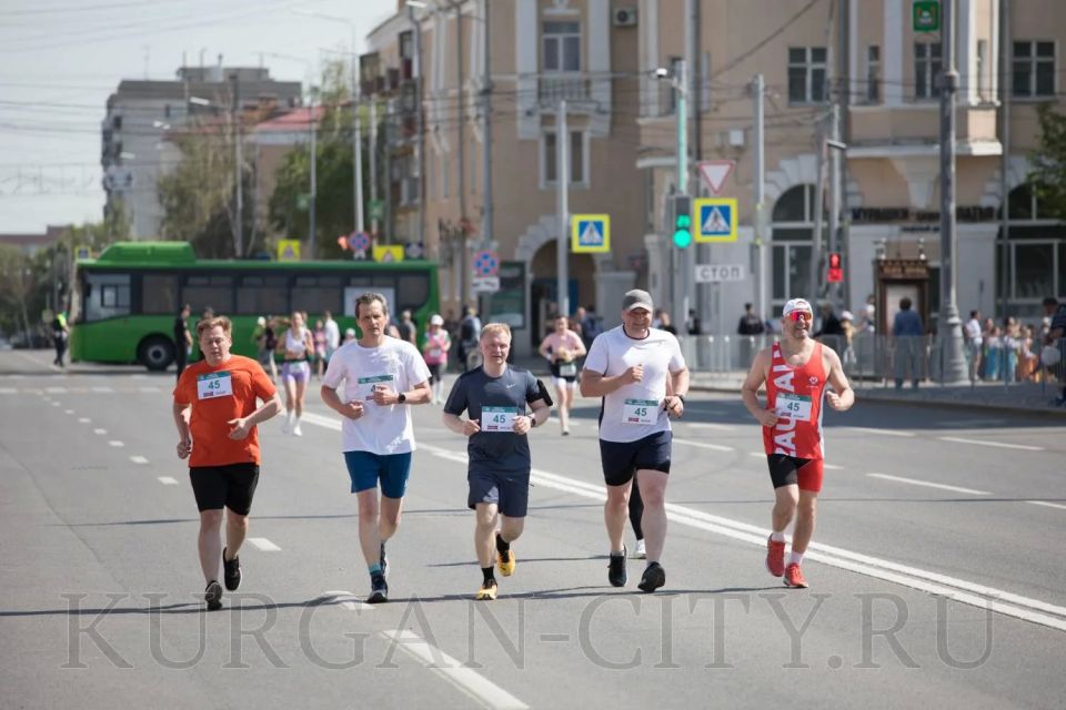 Сегодня в Кургане состоялся масштабный забег на призы губернатора Курганской области «Там, за курганами» Сегодня в Кургане состоялся масштабный забег на призы губернатора Курганской области «Там, за курганами»