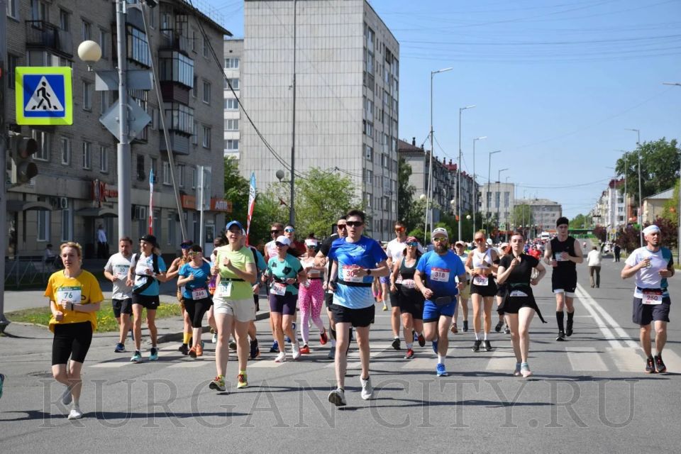 Сегодня в Кургане состоялся масштабный забег на призы губернатора Курганской области «Там, за курганами» Сегодня в Кургане состоялся масштабный забег на призы губернатора Курганской области «Там, за курганами»