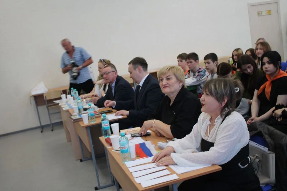 В Кургане на базе муниципального Центра образования прошли финальные этапы межведомственного профориентационного проекта «Точка опоры» В Кургане на базе муниципального Центра образования прошли финальные этапы межведомственного профориентационного проекта «Точка опоры»