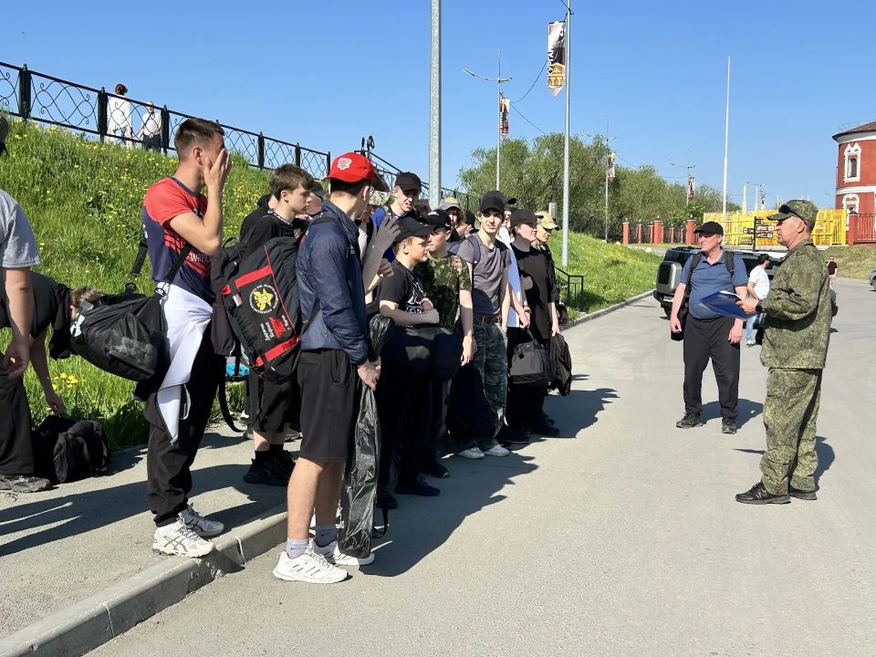 Десятиклассники Кургана проходят учебные сборы Десятиклассники Кургана проходят учебные сборы