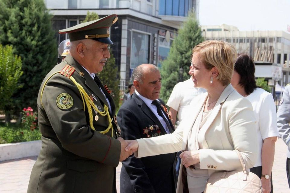 Герой вернулся на Родину. 18 мая в Кулябе прошла торжественная церемония по передаче капсулы с землей с могилы легендарного советского военачальника 20-х годов прошлого века комбрига Н.Д.Томина Герой вернулся на Родину. 18 мая в Кулябе прошла торжественная церемония по передаче капсулы с землей с могилы легендарного советского военачальника 20-х годов прошлого века комбрига Н.Д.Томина