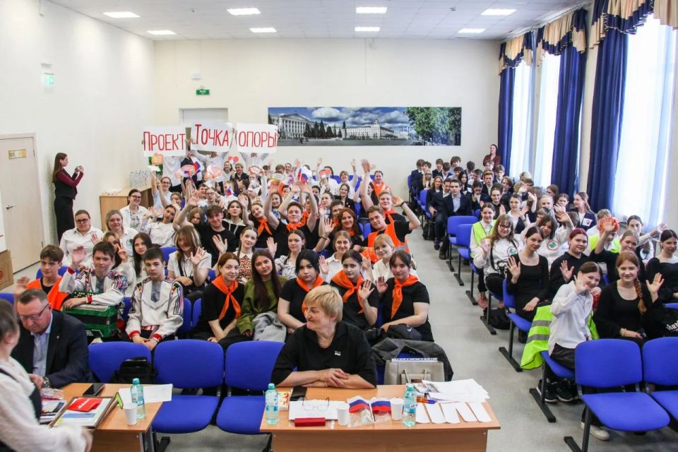 В Кургане на базе муниципального Центра образования прошли финальные этапы межведомственного профориентационного проекта «Точка опоры» В Кургане на базе муниципального Центра образования прошли финальные этапы межведомственного профориентационного проекта «Точка опоры»