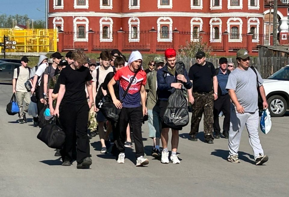Курганские десятиклассники отправились на учебные сборы