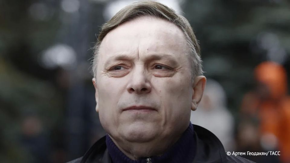 Суд в Краснодаре установил, что авторство песен группы "Ласковый май" не принадлежит экс-продюсеру Андрею Разину, сообщает адвокат семьи Шатунова