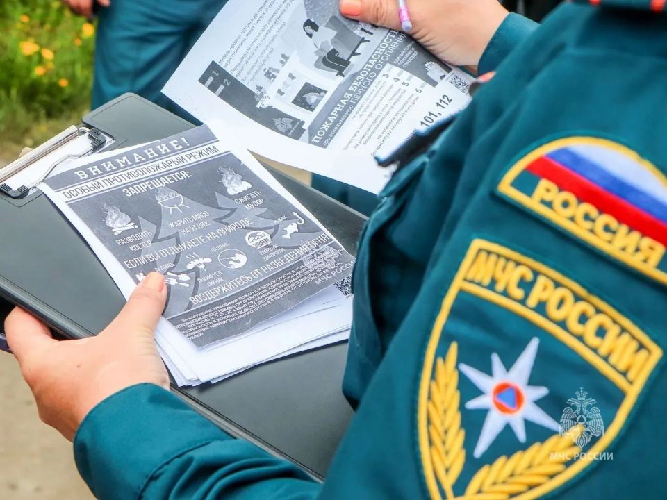 Сотрудники МЧС России проверили безопасность СНТ, подверженных угрозе лесных пожаров