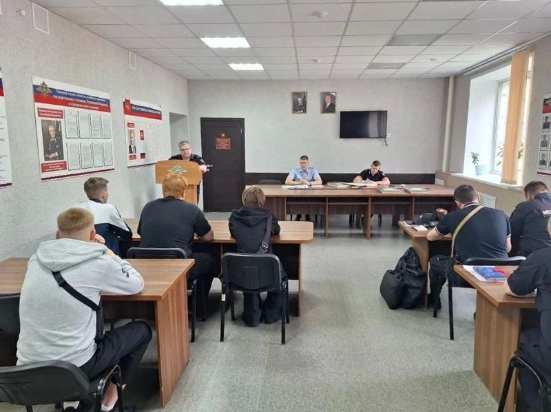 Студенты курганского колледжа познакомились с буднями сотрудников ДПС и ППС Студенты курганского колледжа познакомились с буднями сотрудников ДПС и ППС