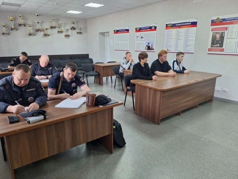Студенты курганского колледжа познакомились с буднями сотрудников ДПС и ППС Студенты курганского колледжа познакомились с буднями сотрудников ДПС и ППС