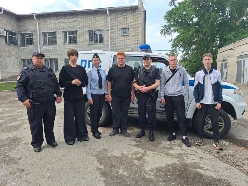Студенты курганского колледжа познакомились с буднями сотрудников ДПС и ППС Студенты курганского колледжа познакомились с буднями сотрудников ДПС и ППС
