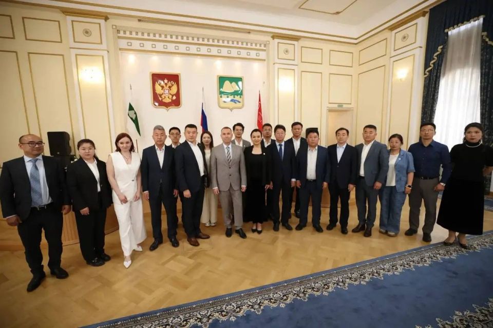 Губернатор Вадим Шумков обсудил вопросы сотрудничества с китайской делегацией, которую возглавила директор центра Института экономики и торговли Китай-ШОС (Шанхайской организации сотрудничества) ЛИ Хуэй, а в состав вошли... Губернатор Вадим Шумков обсудил вопросы сотрудничества с китайской делегацией, которую возглавила директор центра Института экономики и торговли Китай-ШОС (Шанхайской организации сотрудничества) ЛИ Хуэй, а в состав вошли...