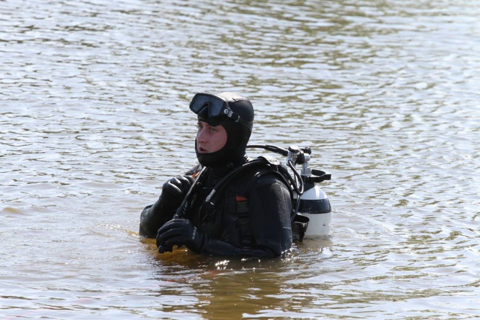 В Кургане водолазы обследовали дно водоемов в местах массового отдыха и купания В Кургане водолазы обследовали дно водоемов в местах массового отдыха и купания