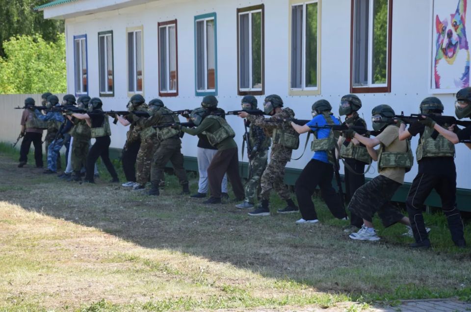Десятиклассники курганских школ осваивают основы военного дела в лагере имени К.Мяготина Десятиклассники курганских школ осваивают основы военного дела в лагере имени К.Мяготина