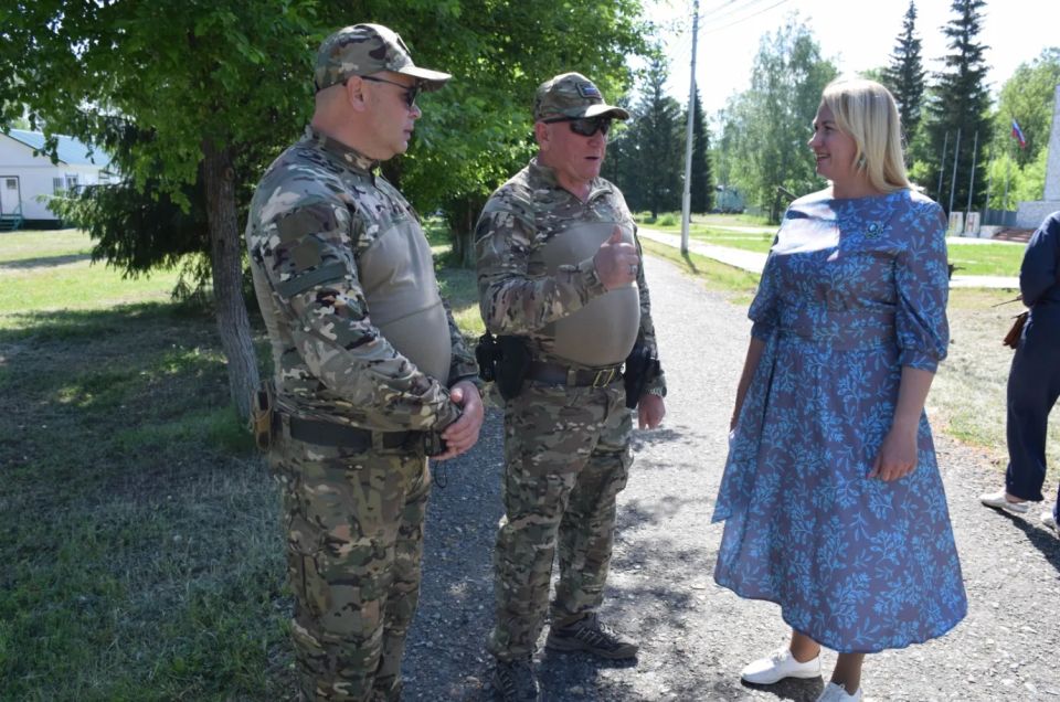 Десятиклассники курганских школ осваивают основы военного дела в лагере имени К.Мяготина Десятиклассники курганских школ осваивают основы военного дела в лагере имени К.Мяготина