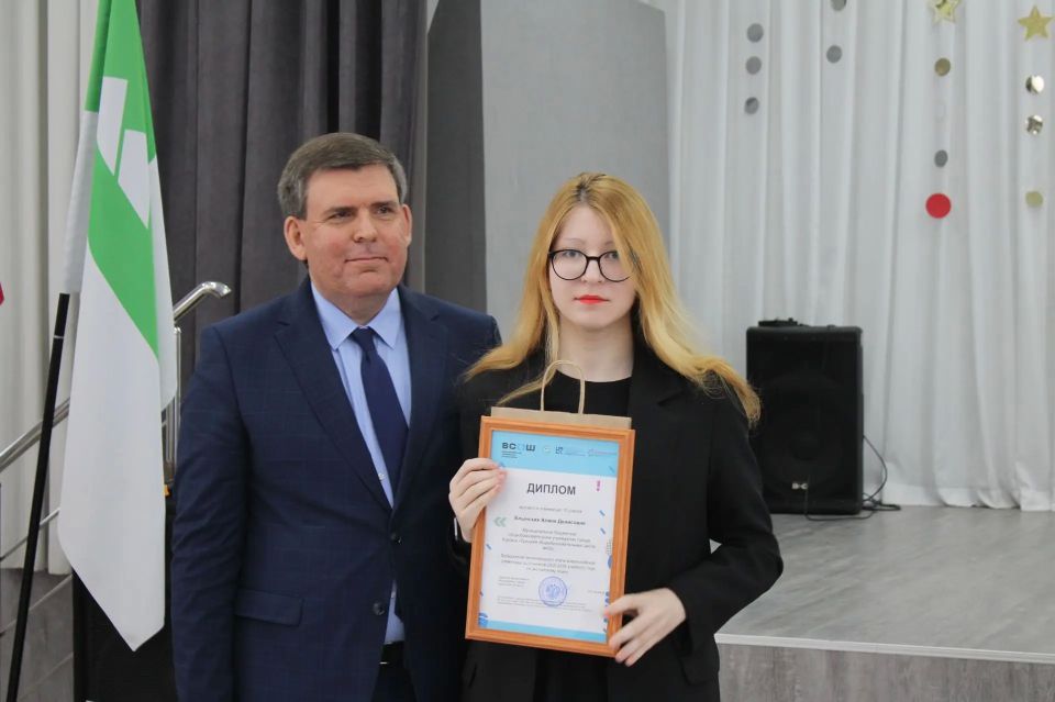 На базе школы № 50 состоялось торжественное награждение победителей и призеров регионального этапа Всероссийской олимпиады школьников, которое стало настоящим праздником для обучающихся города Кургана, чьи знания, высокие... На базе школы № 50 состоялось торжественное награждение победителей и призеров регионального этапа Всероссийской олимпиады школьников, которое стало настоящим праздником для обучающихся города Кургана, чьи знания, высокие...