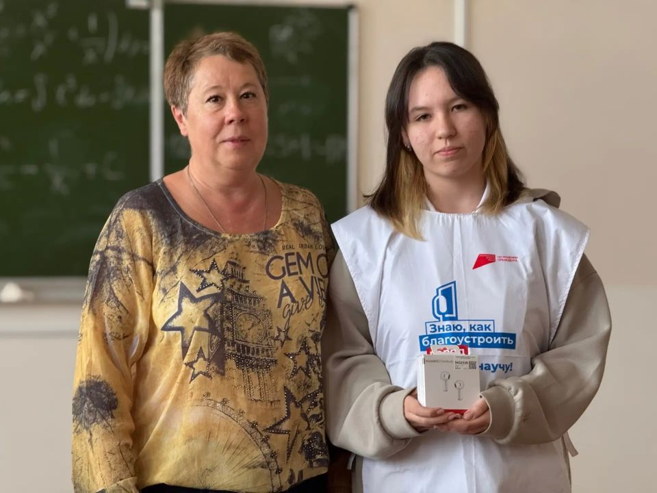 Волонтер голосования федерального проекта «Формирование комфортной городской среды», который реализуется в рамках национального проекта «Инфраструктура для жизни» при поддержке партии «Единая Россия», Варвара Яковлева —...