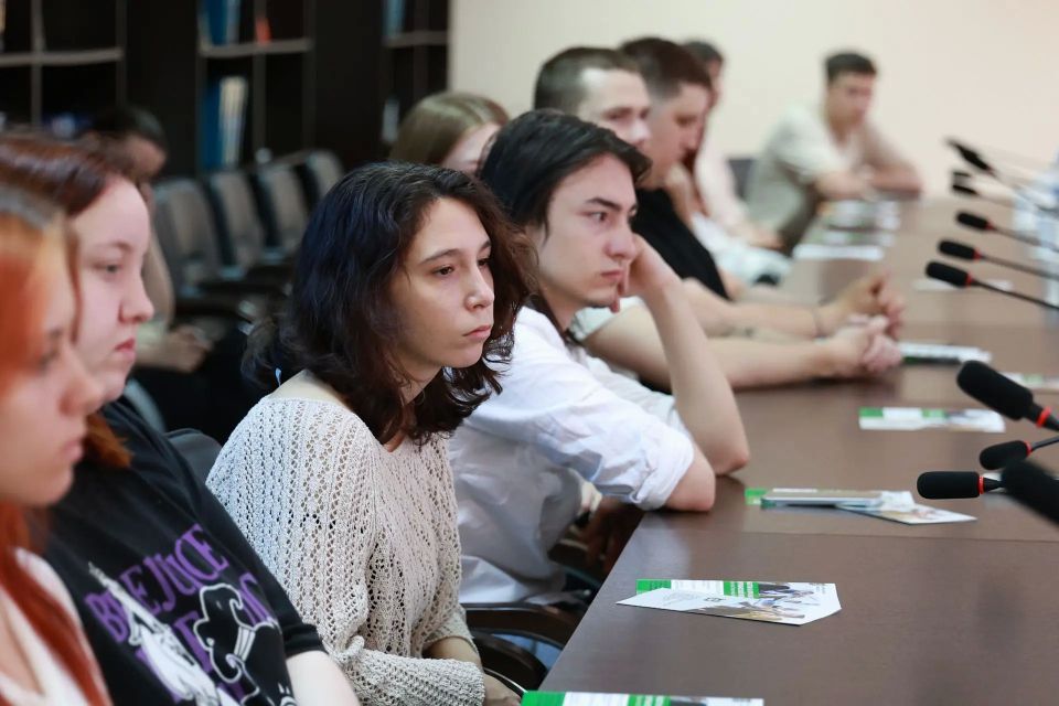 Сегодня, 27 мая, заместитель губернатора Иван Ситников встретился со студентами Курганского государственного университета Сегодня, 27 мая, заместитель губернатора Иван Ситников встретился со студентами Курганского государственного университета