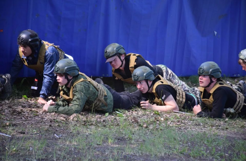 Десятиклассники курганских школ осваивают основы военного дела в лагере имени К.Мяготина Десятиклассники курганских школ осваивают основы военного дела в лагере имени К.Мяготина