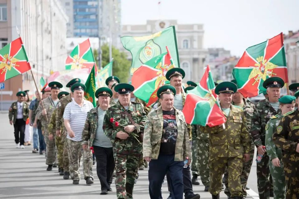 Антон Науменко: Сегодня поздравил с профессиональным праздником – Днем пограничника и 108-ой годовщиной учреждения Пограничной охраны сотрудников Пограничного управления, Курганского пограничного института ФСБ России... Антон Науменко: Сегодня поздравил с профессиональным праздником – Днем пограничника и 108-ой годовщиной учреждения Пограничной охраны сотрудников Пограничного управления, Курганского пограничного института ФСБ России...