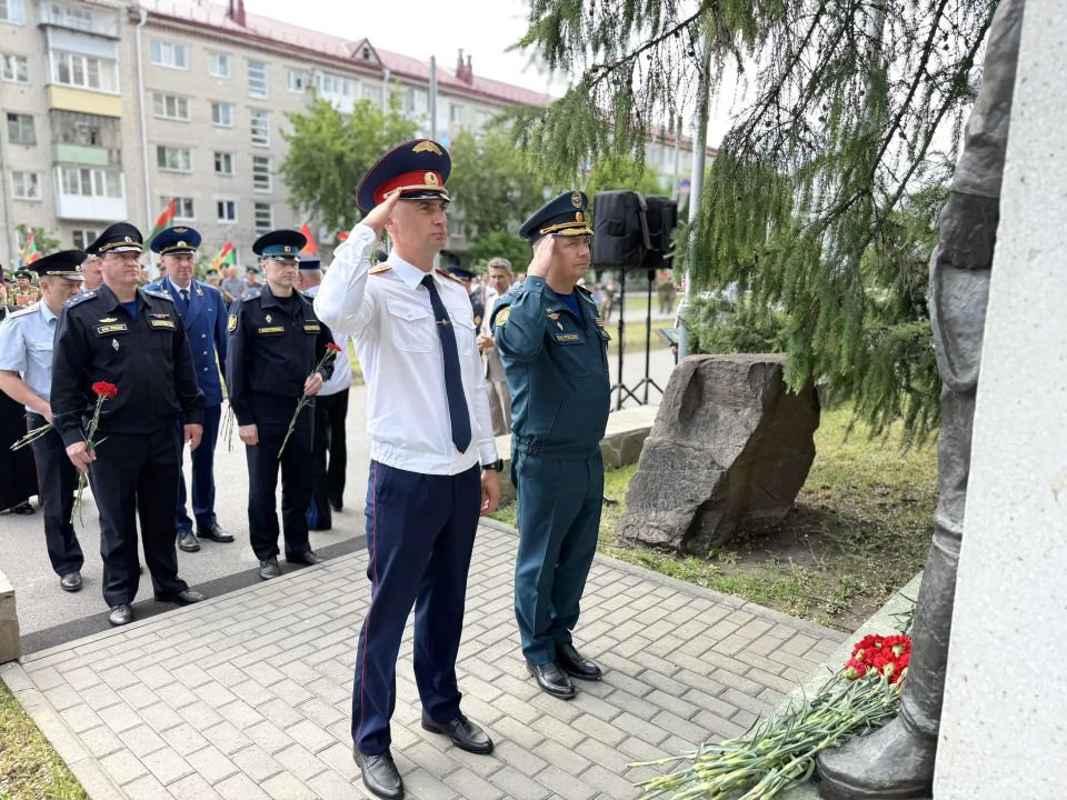 Руководитель следственного управления принял участие в торжественном мероприятии, посвященном Дню пограничника Руководитель следственного управления принял участие в торжественном мероприятии, посвященном Дню пограничника