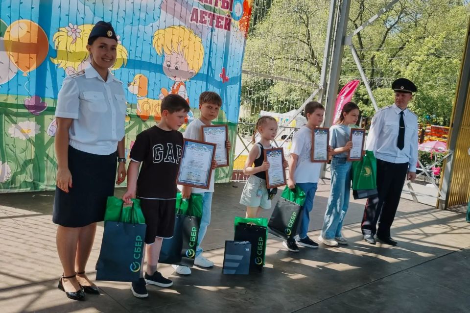 Накануне Дня защиты детей в Кургане наградили победителей отборочного этапа конкурса «Полицейский Дядя Степа» Накануне Дня защиты детей в Кургане наградили победителей отборочного этапа конкурса «Полицейский Дядя Степа»