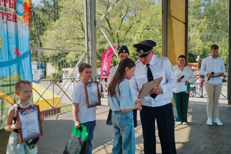 Накануне Дня защиты детей в Кургане наградили победителей отборочного этапа конкурса «Полицейский Дядя Степа» Накануне Дня защиты детей в Кургане наградили победителей отборочного этапа конкурса «Полицейский Дядя Степа»