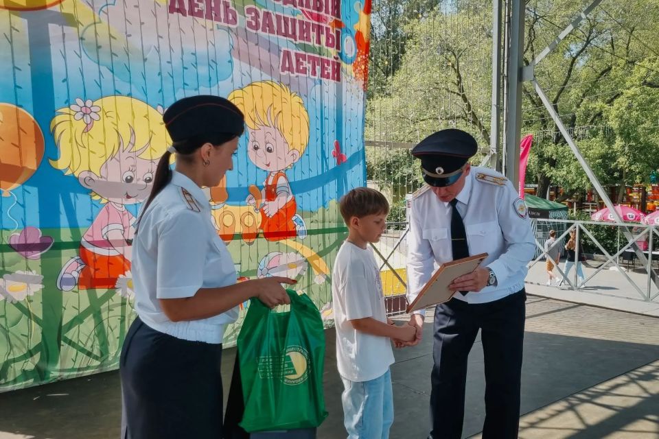 Накануне Дня защиты детей в Кургане наградили победителей отборочного этапа конкурса «Полицейский Дядя Степа» Накануне Дня защиты детей в Кургане наградили победителей отборочного этапа конкурса «Полицейский Дядя Степа»