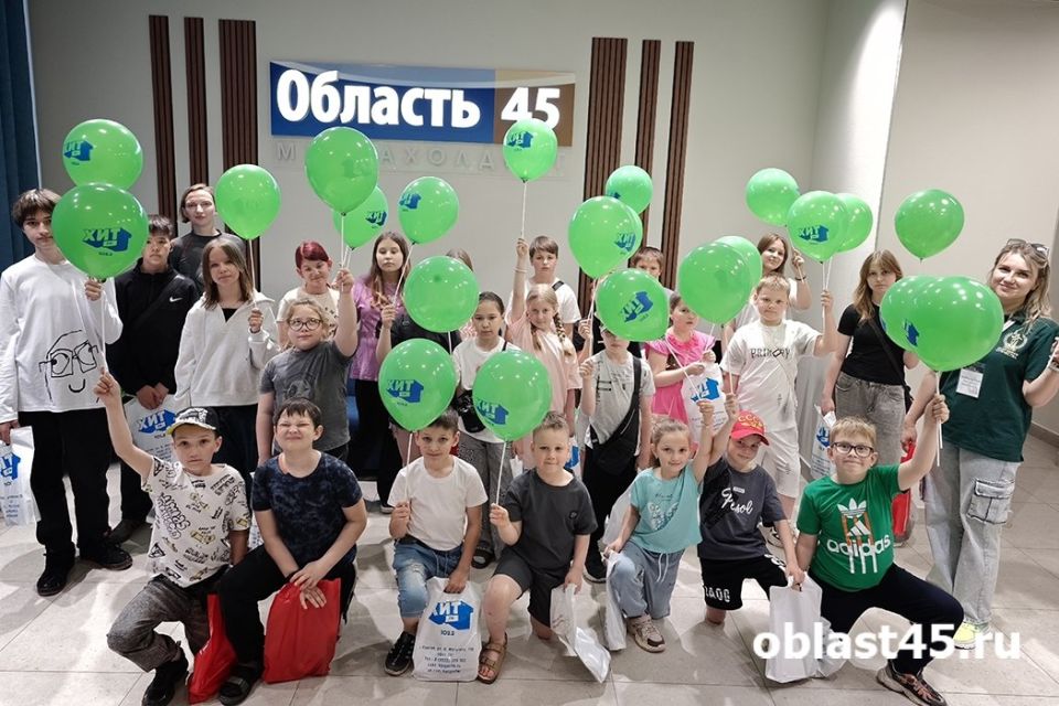 Открывая магию медиа: дети бойцов СВО заглянули за кулисы холдинга «Область 45»