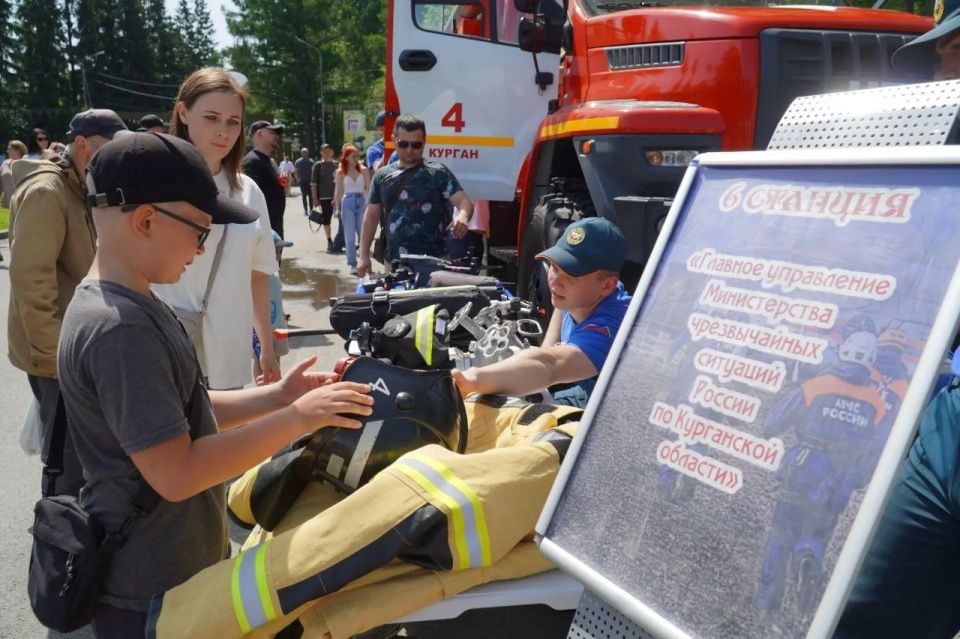 В Центральном парке культуры и отдыха г. Кургана состоялось праздничное мероприятие «Один день с полицией» В Центральном парке культуры и отдыха г. Кургана состоялось праздничное мероприятие «Один день с полицией»