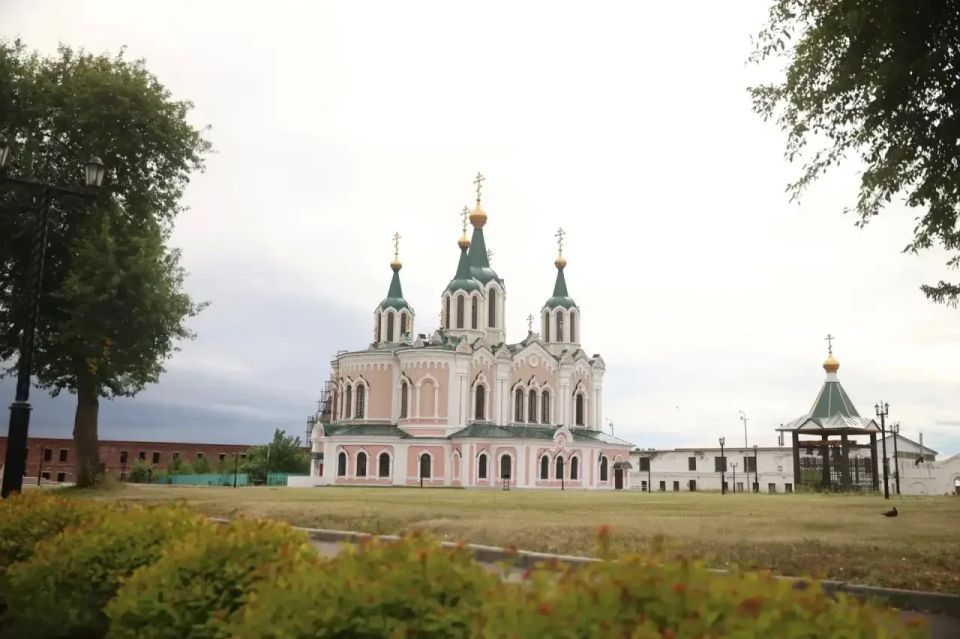 В Успенском Далматовском мужском монастыре завершается восстановление стен за счёт областного бюджета, также в этом году будут приведены в порядок проблемные элементы храма Всех Скорбящих Радости, проведена реставрация... В Успенском Далматовском мужском монастыре завершается восстановление стен за счёт областного бюджета, также в этом году будут приведены в порядок проблемные элементы храма Всех Скорбящих Радости, проведена реставрация...