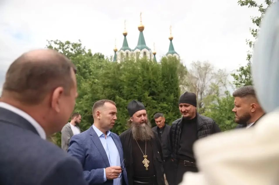 В Успенском Далматовском мужском монастыре завершается восстановление стен за счёт областного бюджета, также в этом году будут приведены в порядок проблемные элементы храма Всех Скорбящих Радости, проведена реставрация... В Успенском Далматовском мужском монастыре завершается восстановление стен за счёт областного бюджета, также в этом году будут приведены в порядок проблемные элементы храма Всех Скорбящих Радости, проведена реставрация...