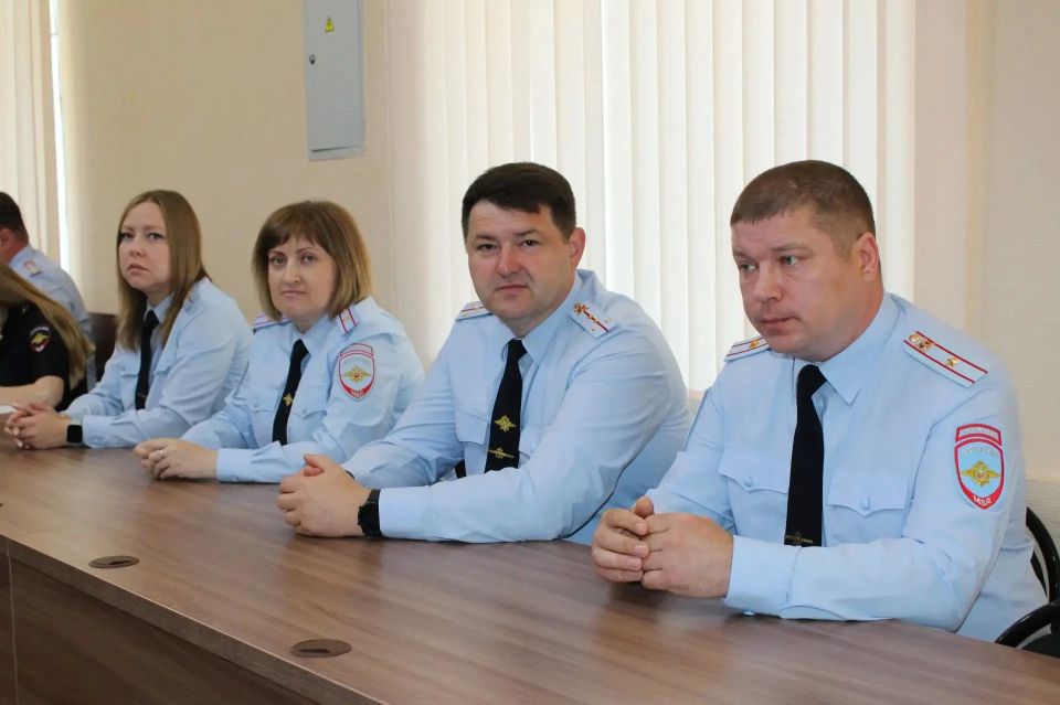 В Управлении МВД России по Курганской области поздравили с профессиональным праздником сотрудников подразделений по делам несовершеннолетних В Управлении МВД России по Курганской области поздравили с профессиональным праздником сотрудников подразделений по делам несовершеннолетних