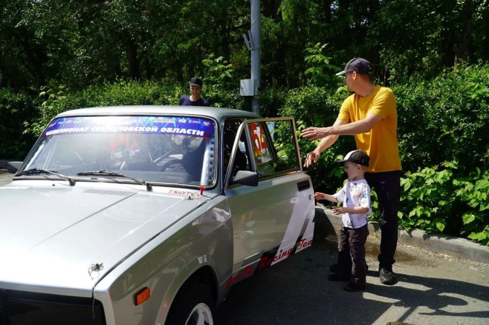 В Центральном парке культуры и отдыха г. Кургана состоялось праздничное мероприятие «Один день с полицией» В Центральном парке культуры и отдыха г. Кургана состоялось праздничное мероприятие «Один день с полицией»