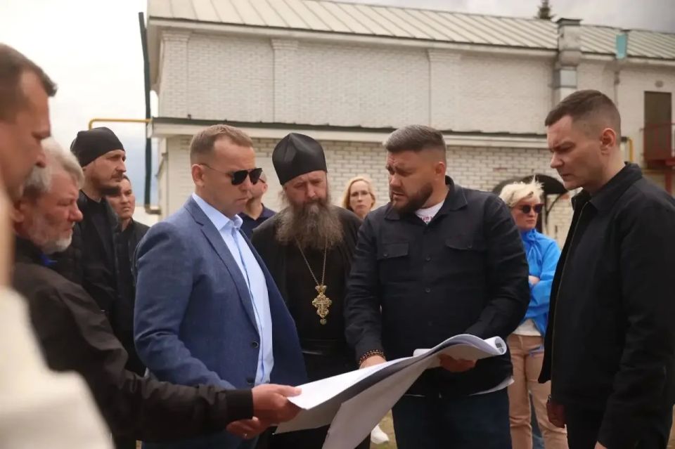 В Успенском Далматовском мужском монастыре завершается восстановление стен за счёт областного бюджета, также в этом году будут приведены в порядок проблемные элементы храма Всех Скорбящих Радости, проведена реставрация... В Успенском Далматовском мужском монастыре завершается восстановление стен за счёт областного бюджета, также в этом году будут приведены в порядок проблемные элементы храма Всех Скорбящих Радости, проведена реставрация...