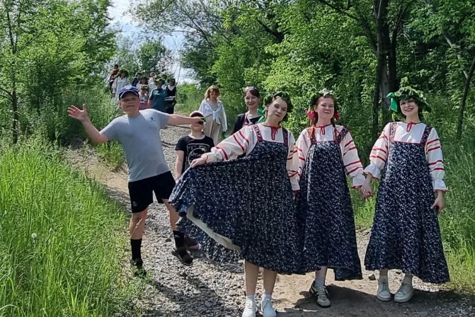 Троицкие гуляния курганцы встретили играми и мастер-классами Троицкие гуляния курганцы встретили играми и мастер-классами