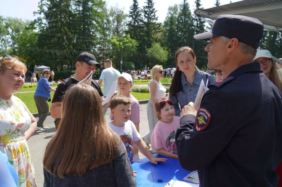 В Центральном парке культуры и отдыха г. Кургана состоялось праздничное мероприятие «Один день с полицией» В Центральном парке культуры и отдыха г. Кургана состоялось праздничное мероприятие «Один день с полицией»
