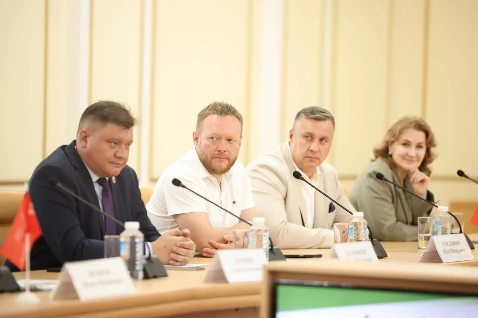 Вадим Шумков: С предпринимателями Курганского и Тюменского отделений "Деловой России" обсудили, чем ещё наши регионы могут быть полезны друг другу, какие проекты можем развивать вместе Вадим Шумков: С предпринимателями Курганского и Тюменского отделений "Деловой России" обсудили, чем ещё наши регионы могут быть полезны друг другу, какие проекты можем развивать вместе