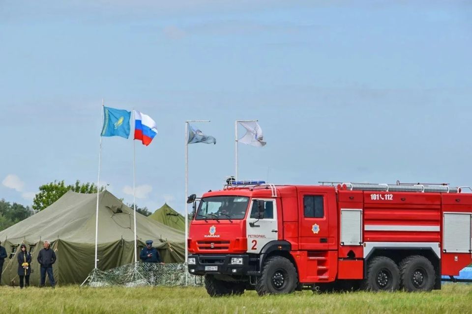 Сотрудники МЧС России и Республики Казахстан провели совместные трансграничные учения по ликвидации ЧС, связанной с природными пожарами Сотрудники МЧС России и Республики Казахстан провели совместные трансграничные учения по ликвидации ЧС, связанной с природными пожарами