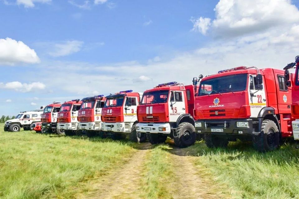 Сотрудники МЧС России и Республики Казахстан провели совместные трансграничные учения по ликвидации ЧС, связанной с природными пожарами Сотрудники МЧС России и Республики Казахстан провели совместные трансграничные учения по ликвидации ЧС, связанной с природными пожарами